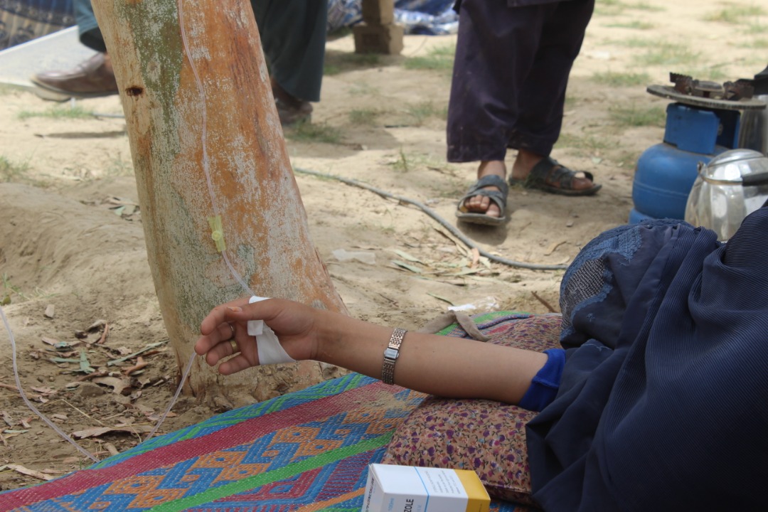 مادری با هفت دختر در مخروبه های جنگ هلمند؛ طالبان چگونه طلاگل را با زور آواره کردند؟